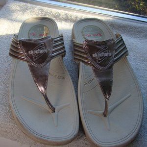 Sketchers tone-ups silver platform thong sandals, size 10